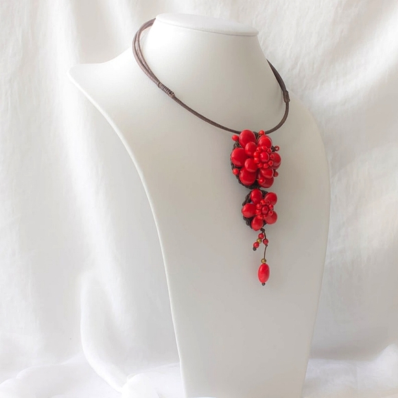 Red Coral Flower Choker Necklace For Women - Picture 5 of 6